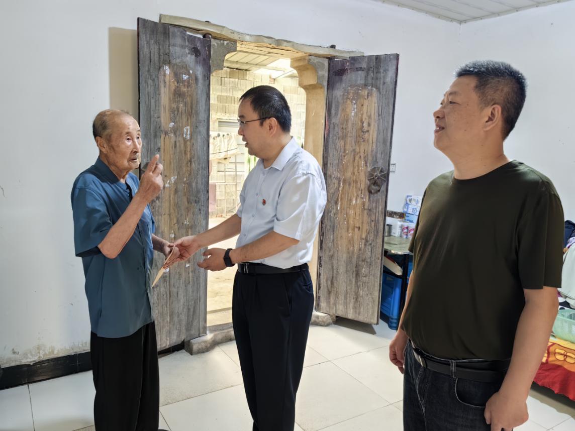 走访慰问暖人心 红色精神代代传——铜陵市中心血站“八一”前夕走访慰问抗美援朝在乡老复员军人